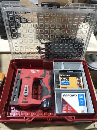 Milwaukee Staple Gun in Systainer³ Organizer