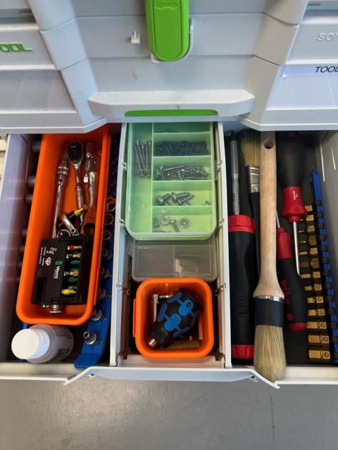 Details of a Detailer – photo 5