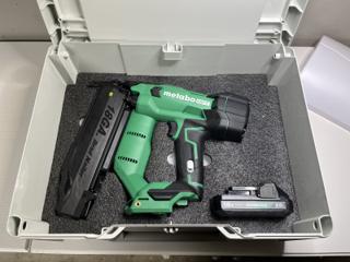 Metabo Brad Nailer in Lid Compartment M