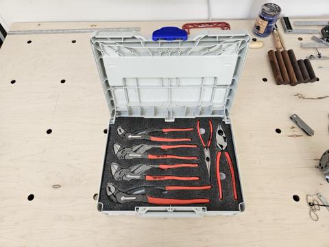 Pliers