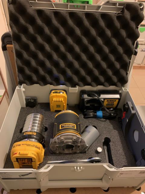 DCW600 DeWalt Router in M 187