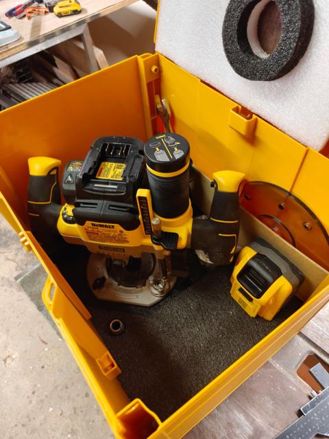DeWalt DCW620 Router in a Systainer³ M 337